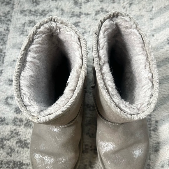 Ugg Classic Il Shimmer Metallic Bootie Silver Girls Winter Boots - Picture 11 of 12